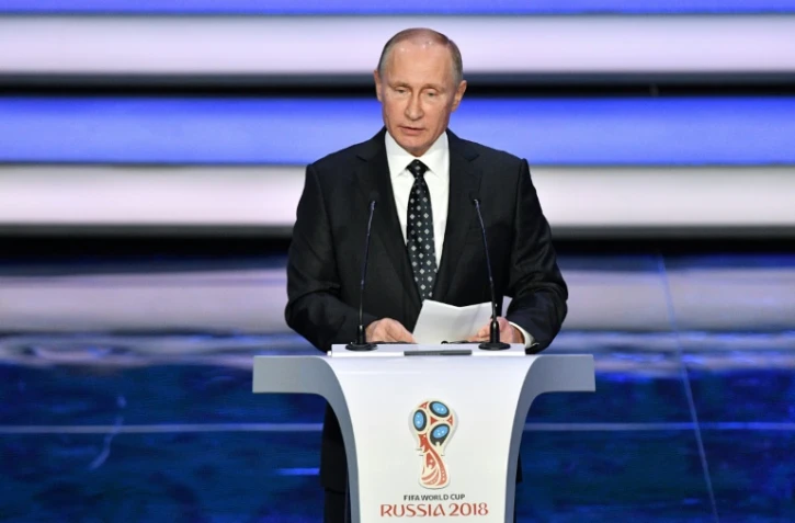 La cérémonie du tirage au sort pour la Coupe du monde en Russie (14 juin-15 juillet) a été ouverte au Kremlin à Moscou, par le président russe Vladimir Poutine et le président de la Fifa Gianni Infantino