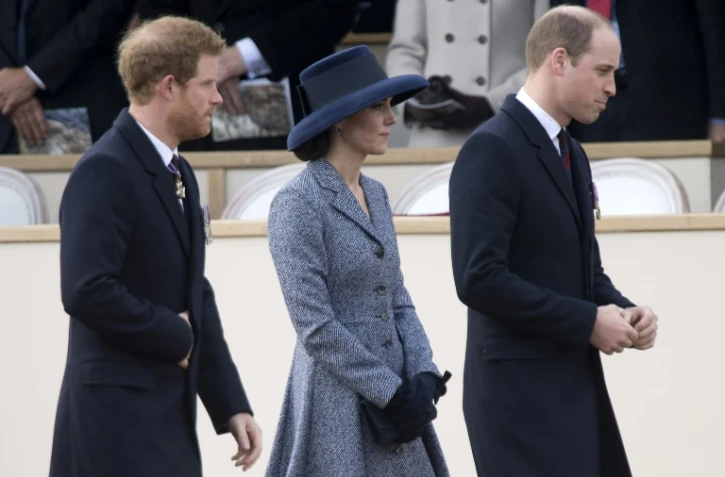 Le prince Harry, le prince Wiliam et sa femme Kate lors d'une messe à Londres le 9 mars 2017