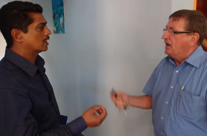 Lundi 2 mai 2011 : table ronde autour des carburants (photo: Mounice Najafaly)