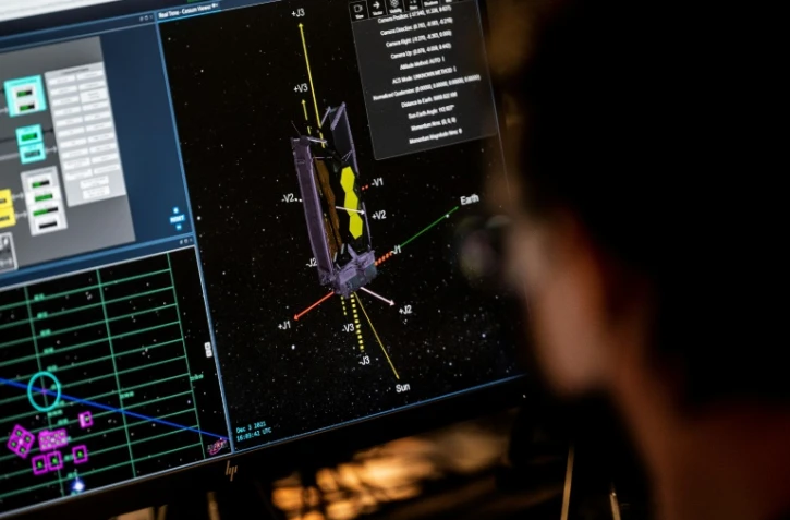 Une représentation du télescope James Webb sur l'écran d'un ingénieur du Space Telescope Science Institute, à Baltimore le 3 décembre 2021