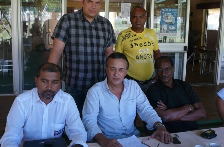 Le FOR, front des ondes réunionnaises contre le nouveau plan de fréquences, le 5 mai 2011 (photo Marine Veith)