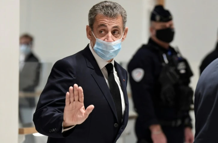 L'ancien président Nicolas Sarkozy quitte le tribunal de Paris le 26 novembre 2020 