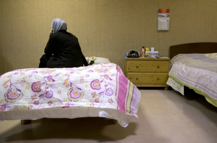 Une femme dans un hébergement d'urgence pour les sans-logis administré par des paroisses catholiques à Neuilly-sur-Marne le 5 février 2013