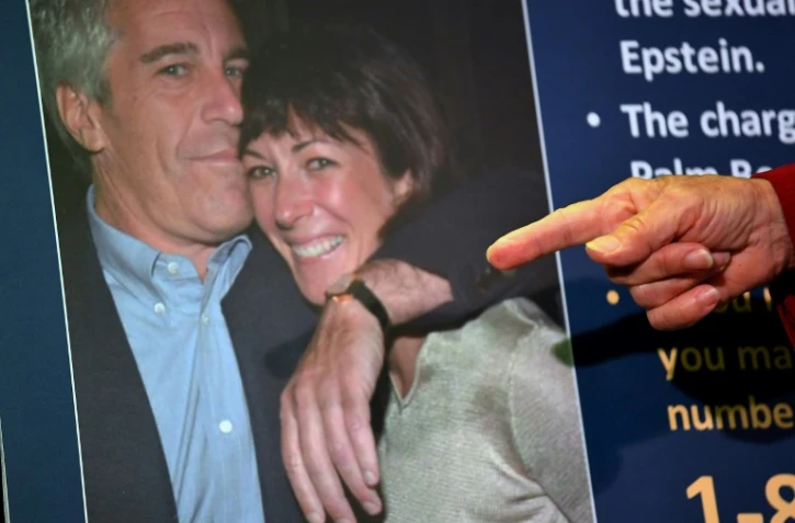 Une photo de Ghislaine Maxwell avec Jeffrey Epstein, présentée le 2 juillet par la procureure fédérale de Manhattan