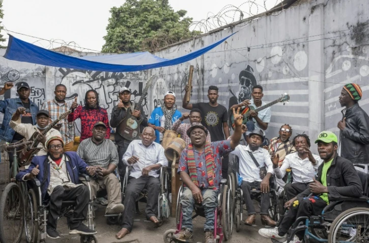 Le Staff Benda Bilili réuni pour une répétition à N'Djili, à Kinshasa le 11 août 2021