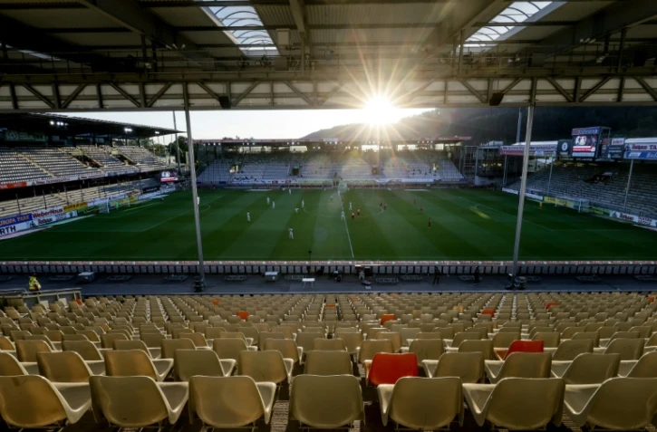 Les tribunes totalement vides du stade de Fribourg pendant le match de Bundesliga à huis-clos entre le SC Fribourg et le Bayer Leverkusen le 29 mai 2020 à Fribourg