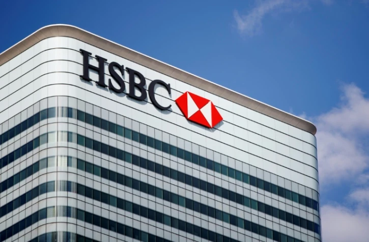 Le groupe bancaire international britannique HSBC a annoncé lundi la démission de son PDG John Flint