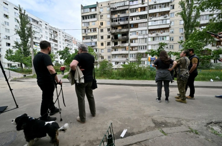 Un immeuble endommagé par une attaque de drone russe à Kiev, le 24 mai 2025