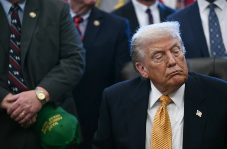 Le président américain Donald Trump s'exprime devant la presse dans le Bureau ovale de la Maison Blanche, à Washington, le 14 janvier 2026 