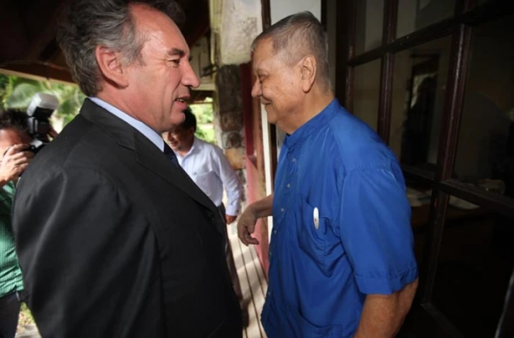 Lundi 16 Mai 2011

François Bayrou rencontre Paul Verges
