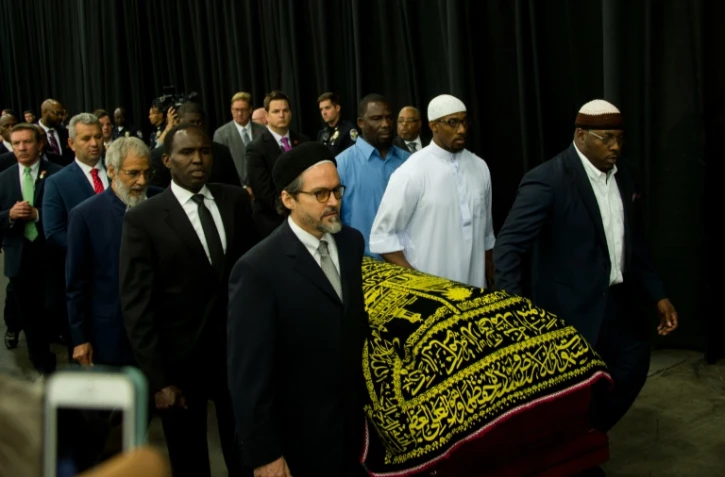 Arrivée du cercueil de Mohamed Ali pour un service religieux au Freedom Hall le 9 juin 2016 à Louisville