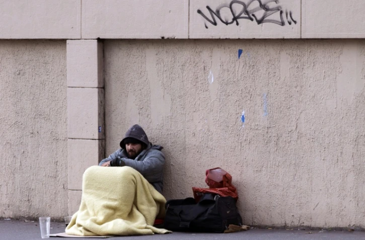 Le taux de pauvreté a légèrement baissé en 2013 en France pour s'établir à 14% de la population, contre 14,3% un an plus tôt 