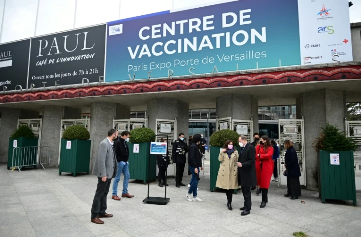 Centre de vaccination Porte de Versaille, au sud-ouest de Paris, le 8 mai 2021