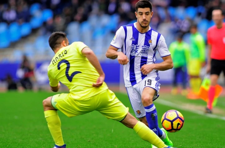 Le latéral gauche de la Real Sociedad, Yuri Berchiche (d) lors d'un match face à Villarreal, le 19 février 2017 au stade Anoeta