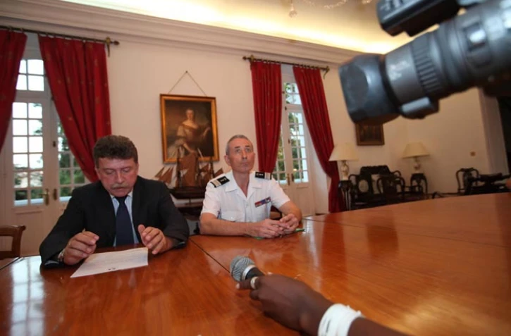 Vendredi 27 Mai 2011

 Conférence de presse du préfet de région Michele Lalande et du  colonel commandant  de la gendarmerie de la réunion philippe  le Mouêl