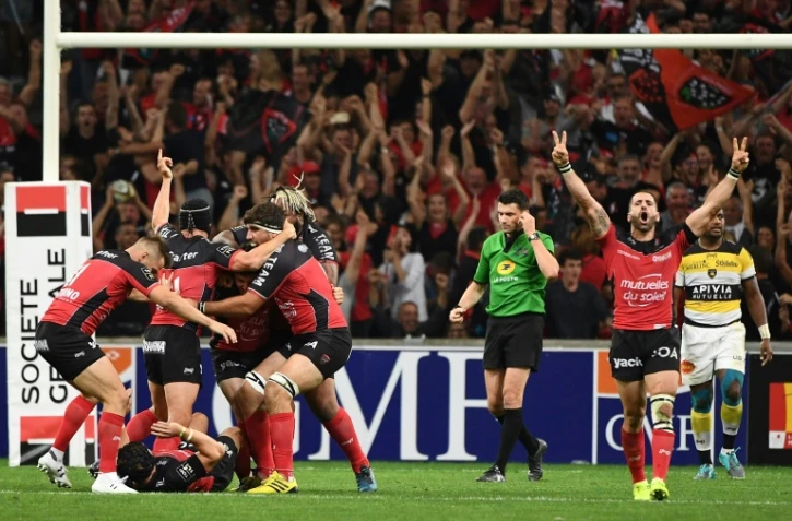 Les joueurs de Toulon exultent après leur succès sur le fil face à La Rochelle en demi-finale de Top 14, le 26 mai 2017 à Marseille