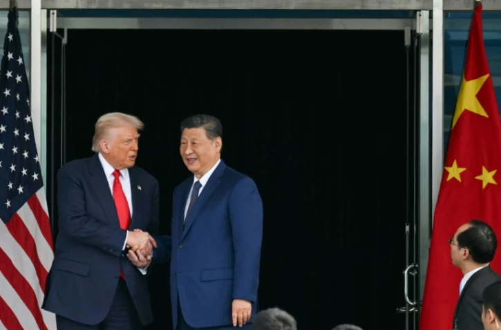Donald Trump (g) et Xi Jinping à Busan, en Corée du Sud, le 30 octobre 2025