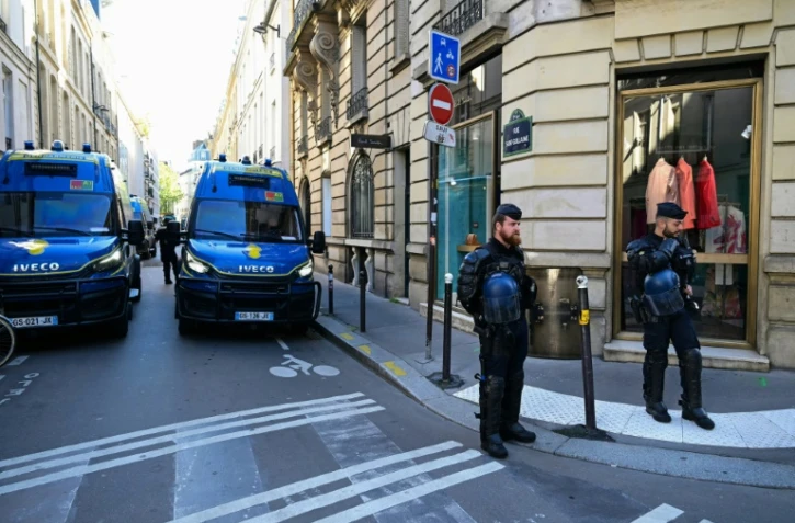 Les gendarmes bloquent une rue devant l'entrée de l'Institut d'études politiques, à Paris le 3 mai 2024
