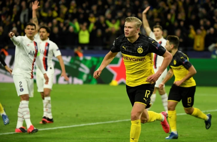 La défense du PSG dépassée par la vitesse d'Erling Haaland (N.17) pour l'ouverture du score pour le Borussia Dortmund, le 18 février 2020 au Signal Iduna Park