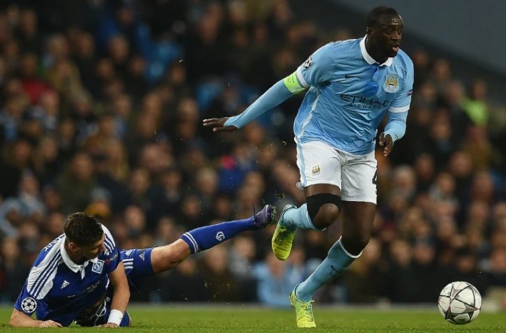 Le capitaine de Manchester City Yaya Touré (d) face au Dynamo Kiev, le 15 mars 2016 à l'Etihad Stadium