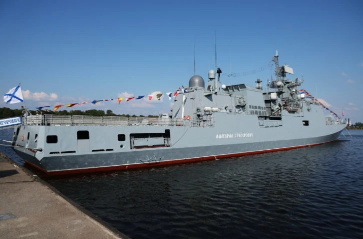La frégate russe Amiral Grigorovitch à Saint-Pétersbourg, le 27 juillet 2025