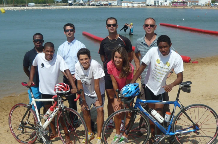 Les quatre jeunes Réunionnais en lice pour les championnats de France jeunes de Triathlon de L'Aiguillon sur mer (Photo DR)