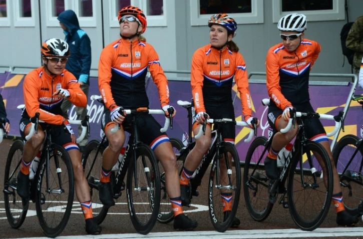 Les Néerlandaises Marianne Vos, Eleonora van Dijk, Annemiek van Vleuten et Loes Gunnewijk, avant le départ de la course sur route, le 29 juillet 2012 aux Jeux Olympiques de Londres