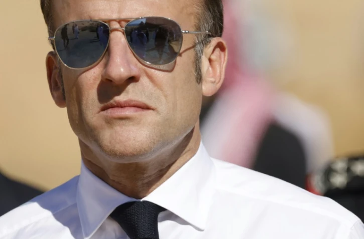 Emmanuel Macron, en visite en Arabie saoudite le 4 décembre 2024 quelques heures avant le vote de censure du gouvernement Barnier à Paris