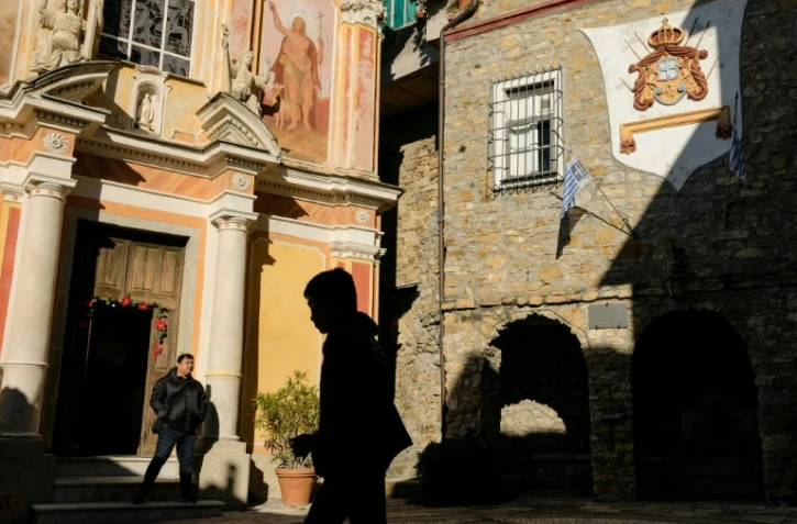 Sur la place San Martino à Seborga (nord-ouest de l'Italie), village auto-proclamé "principauté", le 5 janvier 2020