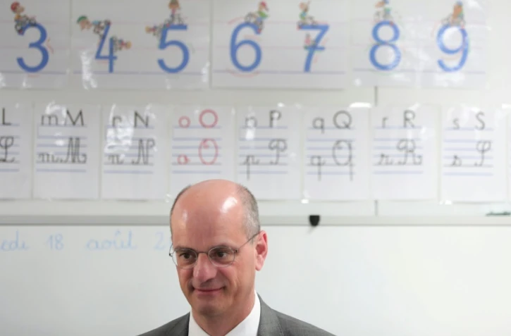 Le ministre de l'Education nationale Jean-Michel Blanquer visite une école à Saint-Denis de la Réunion, le 18 août 2017