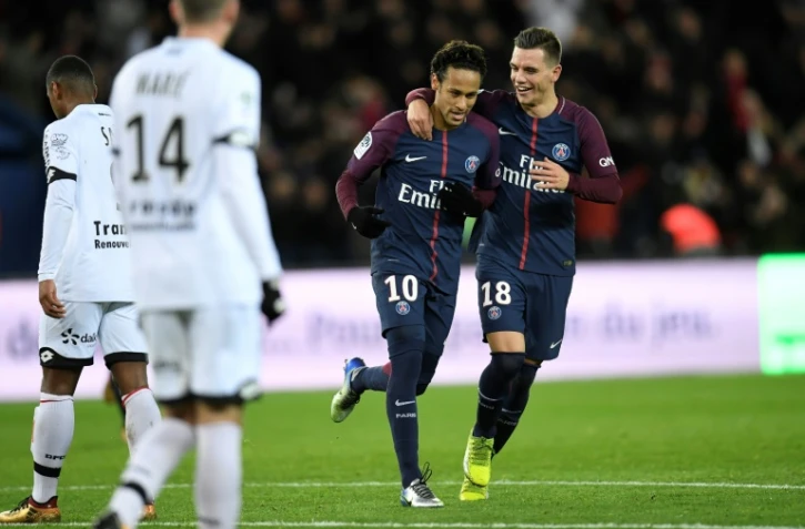 Neymar et Giovani Lo Celso lors d'un match avec le PSG face Ă Dijon, le 17 janvier 2018 au Parc des Princes