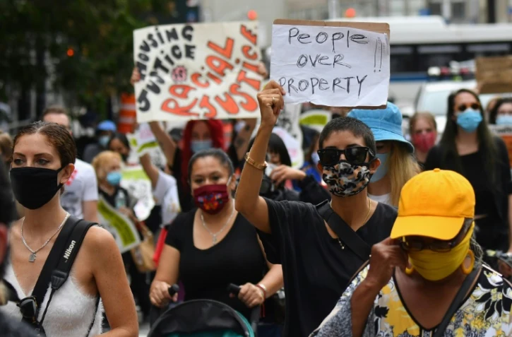 Des manifestants sont réunis à New York le 1er septembre 2020 pour dénoncer la politique d'expulsion des appartements