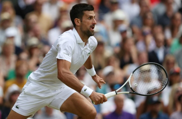 Le Serbe Novak Djokovic contre le Polonais Hubert Hurkacz en huitièmes de finale de Wimbledon le 10 juillet à Londres