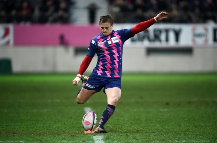 L'ouvreur du Stade Français Jules Plisson frappe une pénalité contre Toulouse à Jean-Bouin, le 8 janvier 2017