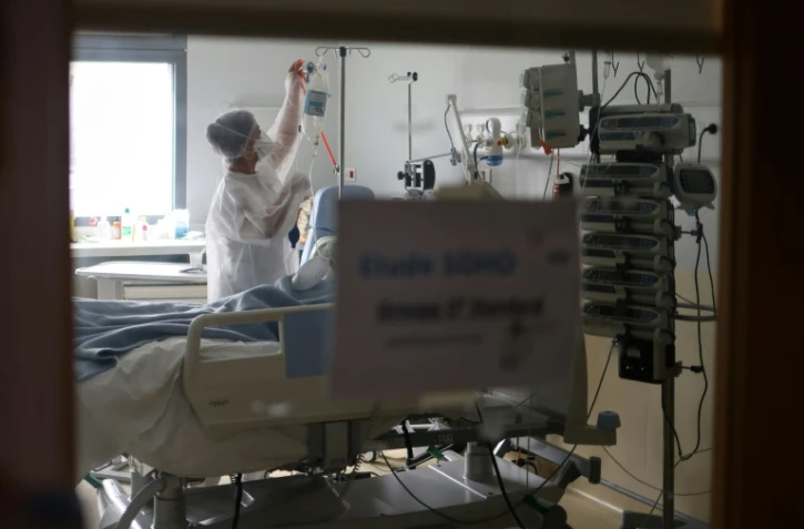Un patient Covid-19 hospitalisé en réanimation à Saint-Pierre, à La Réunion, le 30 juillet 2021