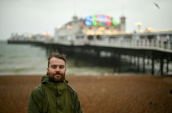 Stuart Davies, membre de Surfers Against Sewage (SAS), près de la jetée de Brighton où déborde un égout, le 6 décembre 2021 au Royaume-Uni