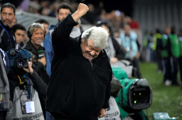 Le président Louis Nicollin en joie après avoir remporté le titre de champion de France avec Montpellier après le match contre Auxerre à l'Abbé-Deschamps, le 20 mai 2012