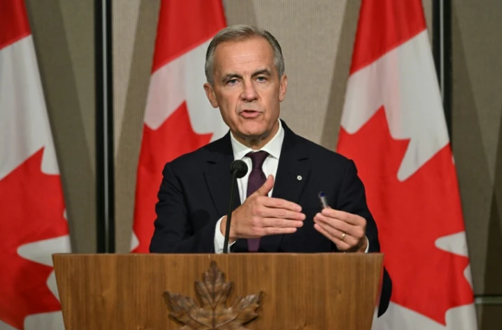 Le Premier ministre canadien Mark Carney lors d'une conférence de presse en marge du 47e Sommet de l'Association des nations de l'Asie du Sud-Est (Asean) à Kuala Lumpur, le 27 octobre 2025 en Malaisie