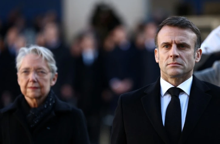 La Première ministre Elisabeth Borne et le président Emmanuel Macron le 5 janvier 2024 aux Invalides, à Paris, lors de l'hommage à Jacques Delors, ex-ministre des Finances socialiste sous François Mitterrand et figure de la construction européenne