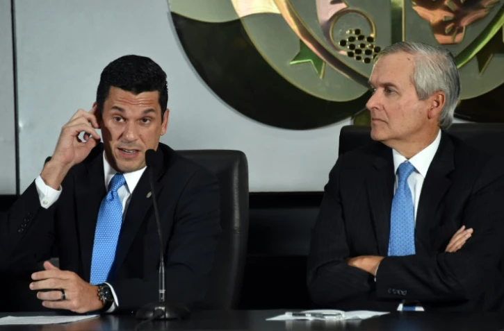 Le directeur de cabinet de la présidence, Alvaro Aleman et le vice-ministre panaméen des Affaires étrangères, Luis Miguel Hincapié le 5 avril 2016à Panama