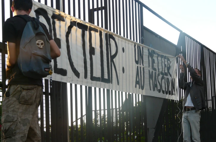 Samedi 18 juin 2011 - Action de sensibilisation des membres du comité de pilotage du festival international de la jeunesse réunionnaise (photo Émilie Sorres)