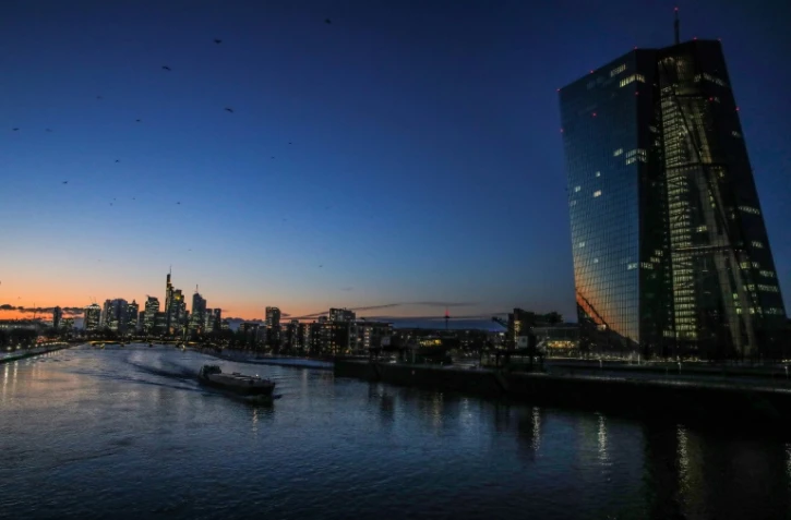 La Banque centrale européenne a maintenu sa politique monétaire accommodante, alors que l'inquiétude grandit concernant la pandémie de Covid-19