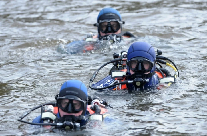 Trois personnes sont mortes jeudi après le chavirement d'une embarcation gonflable sur le Rhin à Gerstheim (Bas-Rhin) et une fillette est activement recherchée