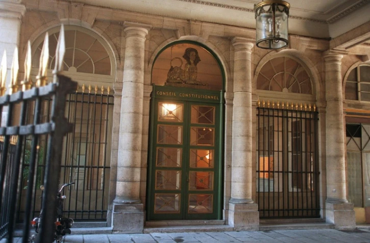 L'entrée du Conseil Constitutionnel à Paris.