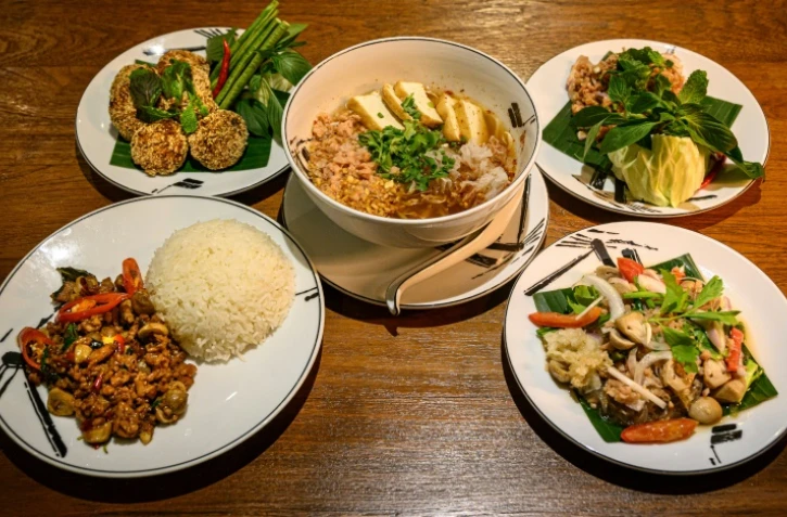 Des versions végétariennes de plats traditionnels thaïlandais, dans un restaurant de Bangkok le 4 septembre 2019