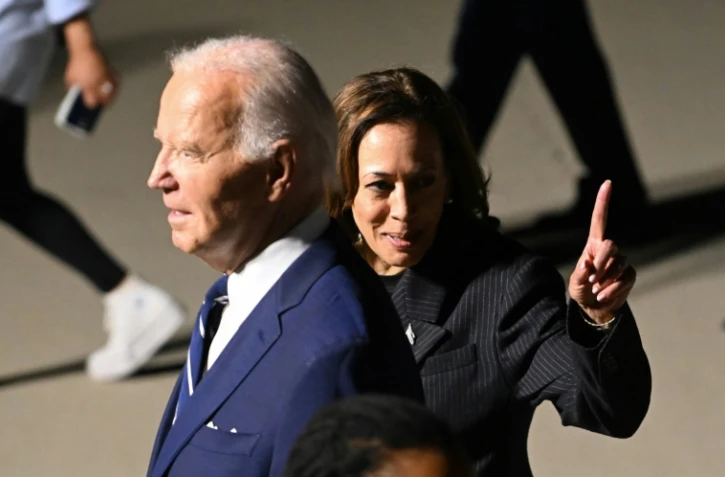 Le président américain Joe Biden et la vice-présidente Kamala Harris sur la base militaire d'Andrews, près de Washington, le 1er août 2024