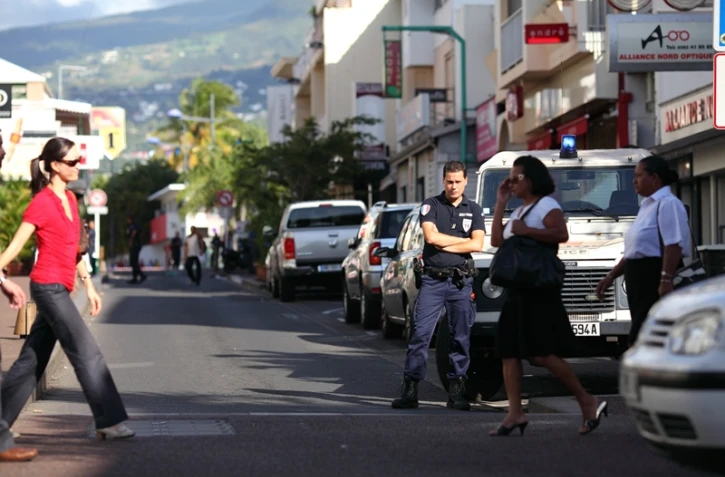 Saint-Denis - Mardi 21 juin 2011 -

Alerte à la bombe à la Poste du Carré piéton