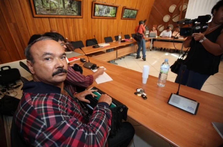 Mardi 21 juin 2011: rencontre entre les syndicats des salariés et le Medef à la direction du travail (Mounice Najafaly)