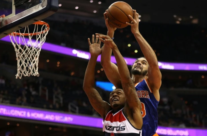 Le pivot français français des New York Knicks Joakim Noah (d), le 31 janvier 2017 à Washington