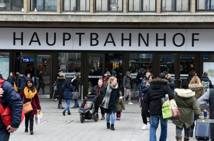 Quatre personnes ont été blessées, dont une très grièvement, dans une attaque au couteau qui pourrait avoir un mobile "politique", dans une gare proche de Munich (sud)